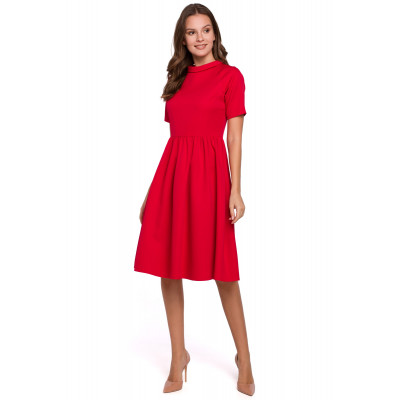 K028 Sukienka z wywiniętą stójką - czerwona