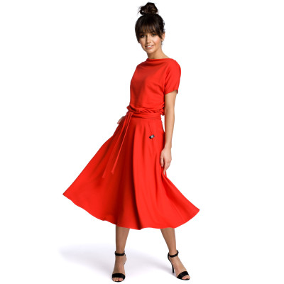 B067 Sukienka z rozkloszowanym dołem czerwona